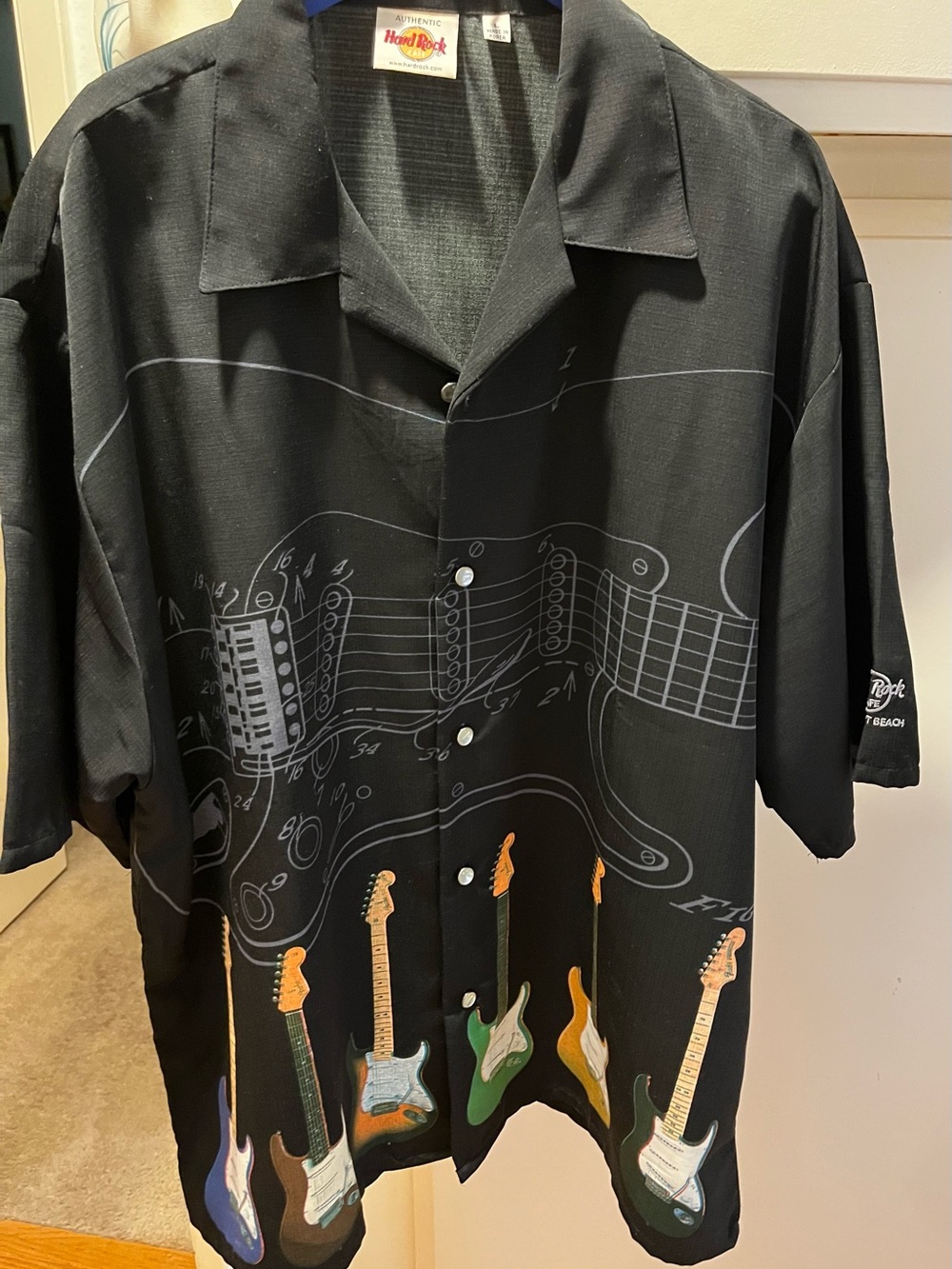 Hard Rock Cafe Black Guitar-Graphic Short Sleeve Button Shirt